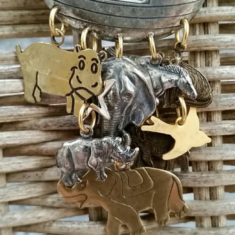 ♡Noah's Ark silver pin with crystals